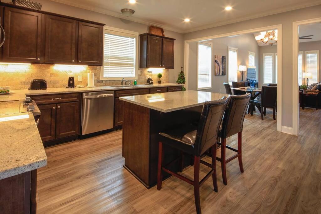 Luxury 2 Bedroom Townhouse #3 Lake Charles Esterno foto
