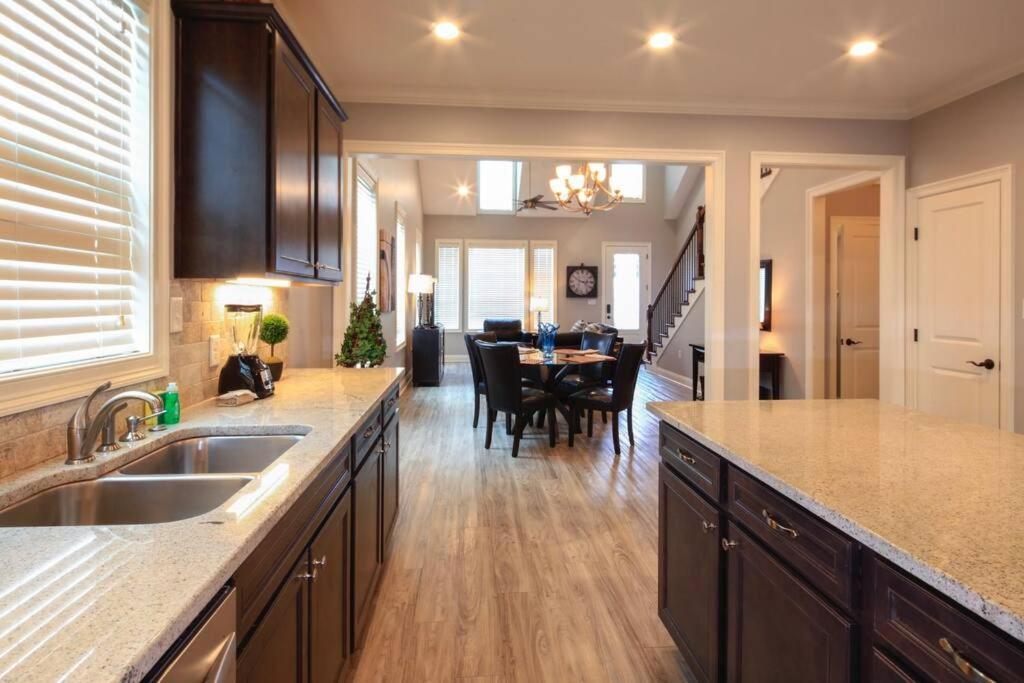Luxury 2 Bedroom Townhouse #3 Lake Charles Esterno foto